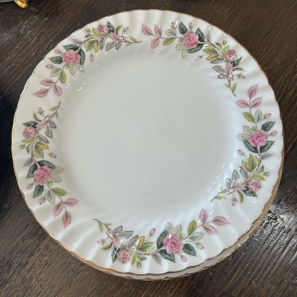 SET OF 4 Regency Rose 9” Plates
